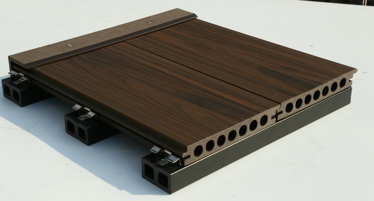 Co-extrusing composite decking